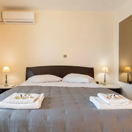 Molos Seaside Apartment *